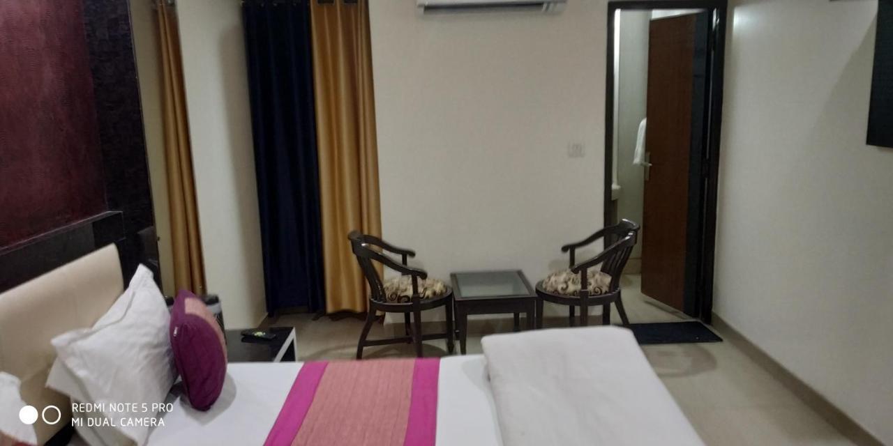 ניו דלהי Adb Rooms Udhav Palace מראה חיצוני תמונה