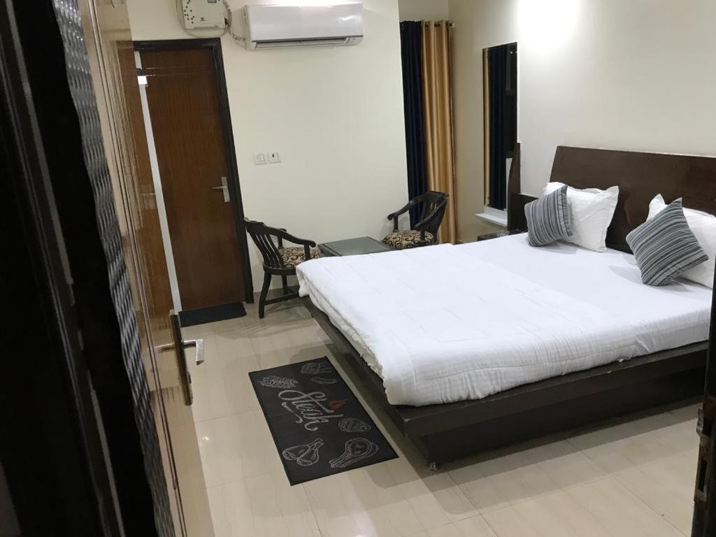 ניו דלהי Adb Rooms Udhav Palace מראה חיצוני תמונה